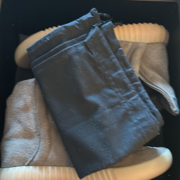 Yeezy boost 750 chocolate/ gummy sole - Picture 10 of 12